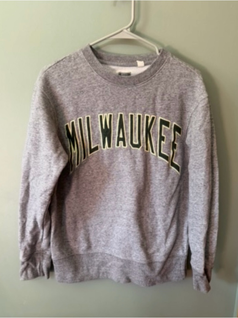 Tailgate Milwaukee Bucks Gray Crewneck Sweatshirt Size S